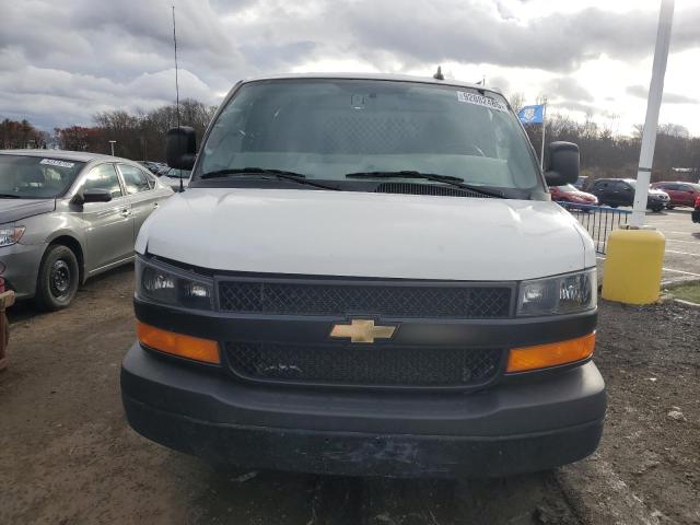 1GCWGAF72N1142965 - 2022 CHEVROLET EXPRESS G2 WHITE photo 5