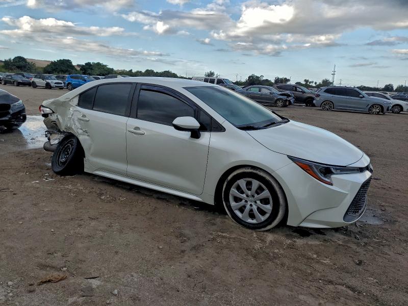 JTDEPRAE2LJ076074 - 2020 TOYOTA COROLLA LE WHITE photo 4