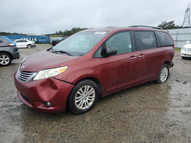 2017 TOYOTA SIENNA XLE, 