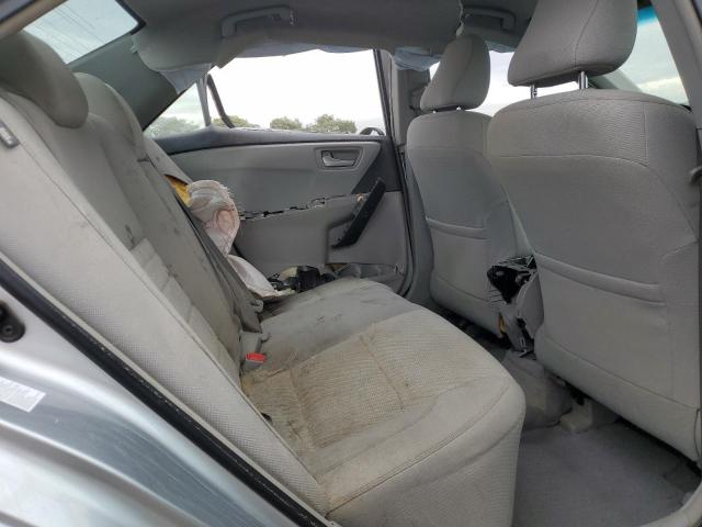 4T1BF1FK8HU646540 - 2017 TOYOTA CAMRY LE ვერცხლისფერი ფოტო 10