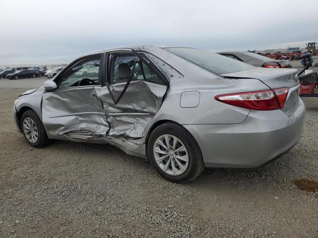 4T1BF1FK8HU646540 - 2017 TOYOTA CAMRY LE ვერცხლისფერი ფოტო 2