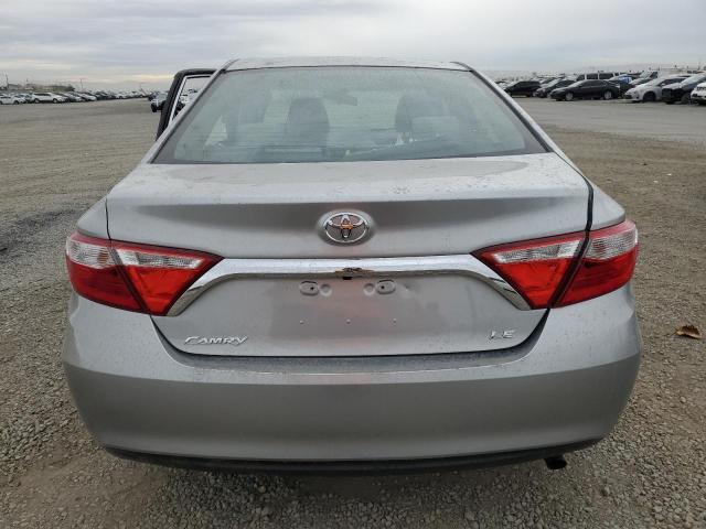 4T1BF1FK8HU646540 - 2017 TOYOTA CAMRY LE ვერცხლისფერი ფოტო 6