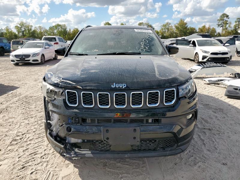 3C4NJDBN4ST535499 - 2025 JEEP COMPASS LATITUDE შავი ფოტო 5