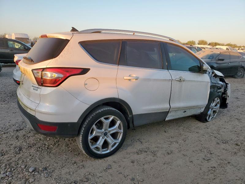 1FMCU0J9XJUD43399 - 2018 FORD ESCAPE TITANIUM თეთრი ფოტო 3