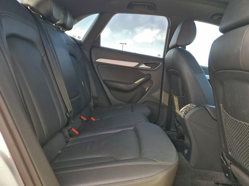 WA1BCCFS2JR030022 - 2018 AUDI Q3 PREMIUM أبيض صورة 11