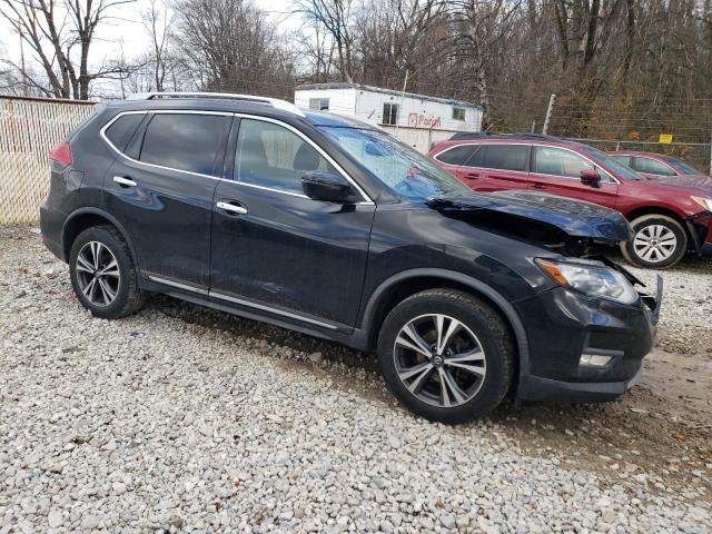 JN8AT2MV6HW005598 - 2017 NISSAN ROGUE S BLACK photo 4