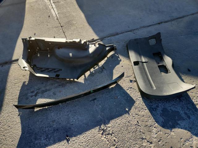 JTMBFREV9JJ252423 - 2018 TOYOTA RAV4 LE Grau Foto 13