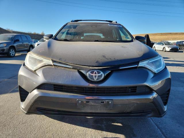 JTMBFREV9JJ252423 - 2018 TOYOTA RAV4 LE Grau Foto 5