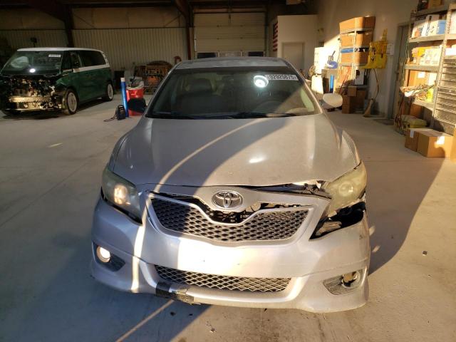4T1BF3EK4BU208263 - 2011 TOYOTA CAMRY BASE SILVER photo 5