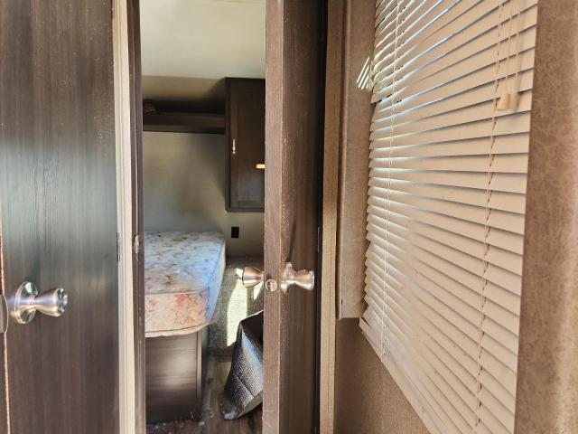 4YDT29323J3152957 - 2018 KEYSTONE SPRINGDALE ორფეროვანი ფოტო 5