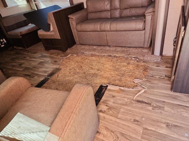 4YDT29323J3152957 - 2018 KEYSTONE SPRINGDALE ორფეროვანი ფოტო 9