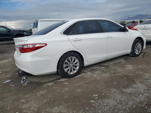 4T4BF1FK3FR487347 - 2015 TOYOTA CAMRY LE WHITE photo 3