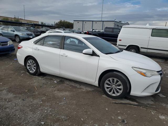 4T4BF1FK3FR487347 - 2015 TOYOTA CAMRY LE WHITE photo 4