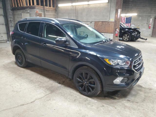1FMCU9GD7JUC16352 - 2018 FORD ESCAPE SE Schwarz Foto 4