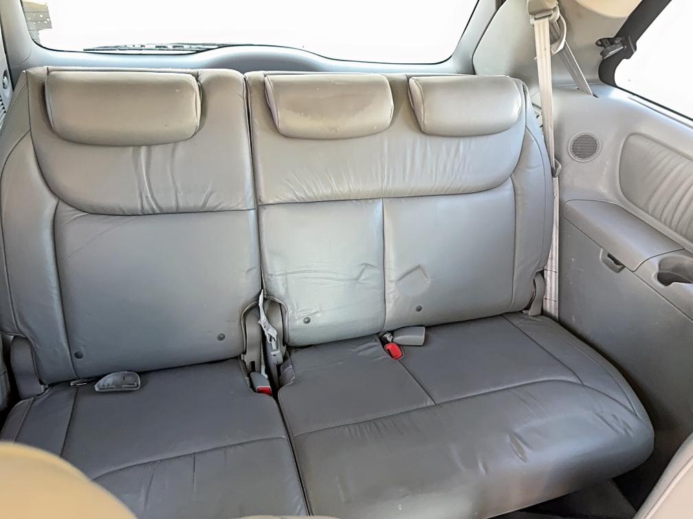 5TDZK22CX8S222994 - 2008 TOYOTA SIENNA XLE WHITE photo 13