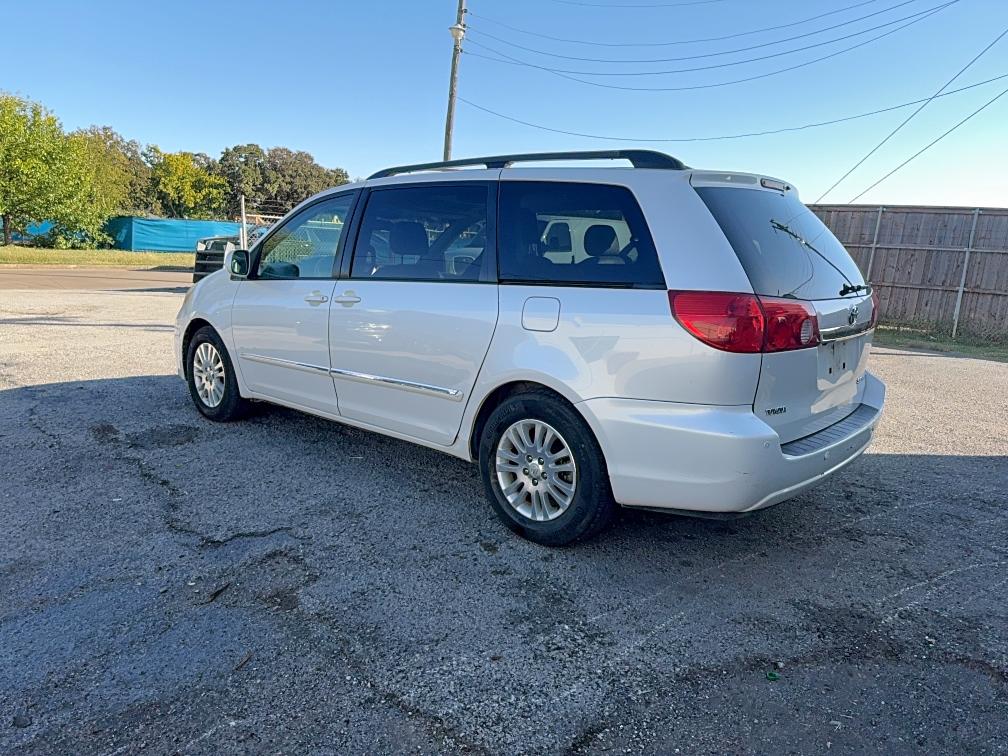 5TDZK22CX8S222994 - 2008 TOYOTA SIENNA XLE WHITE photo 3