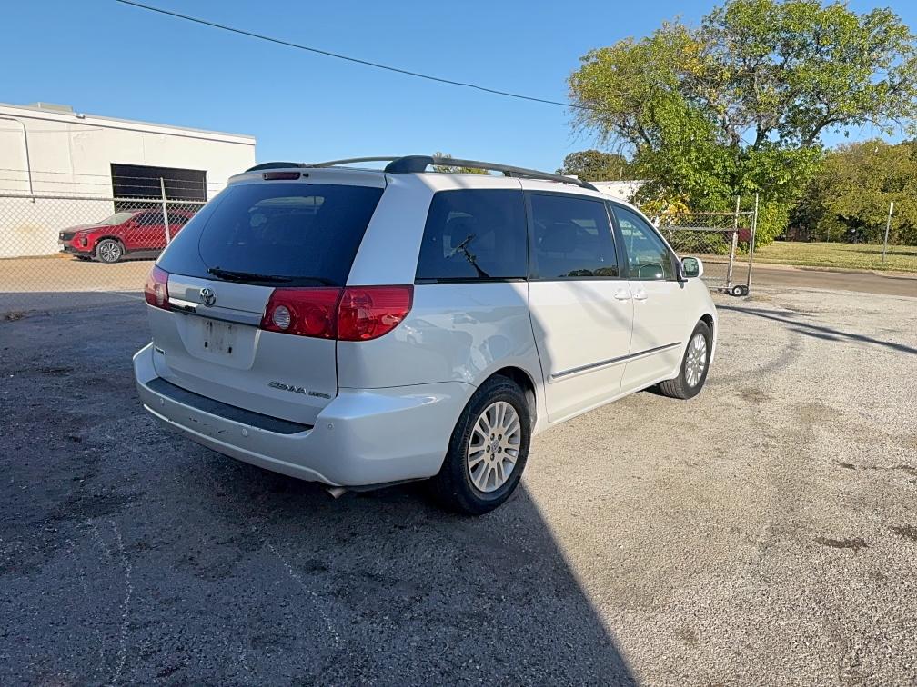5TDZK22CX8S222994 - 2008 TOYOTA SIENNA XLE WHITE photo 4