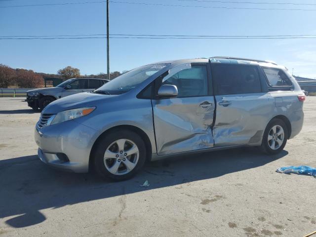 2016 TOYOTA SIENNA LE, 