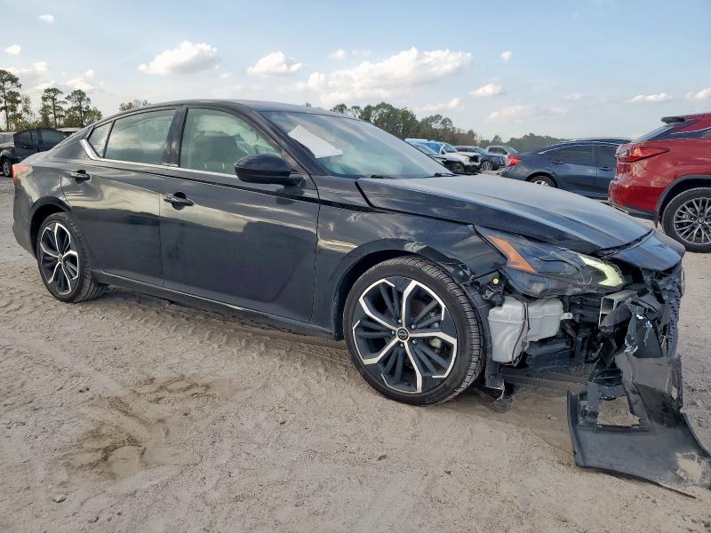 1N4BL4CV6RN388565 - 2024 NISSAN ALTIMA SR BLACK photo 4