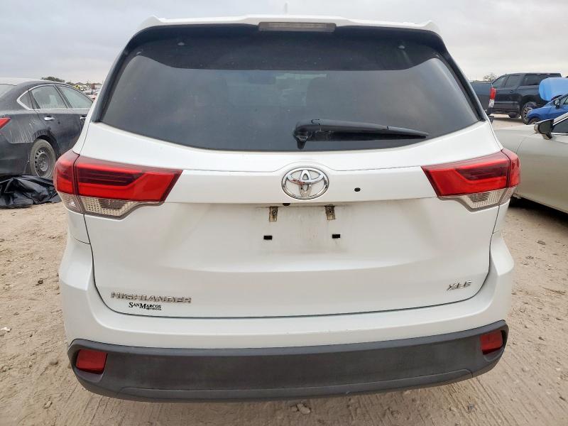 5TDKZRFH6KS552229 - 2019 TOYOTA HIGHLANDER SE Weiß Foto 6