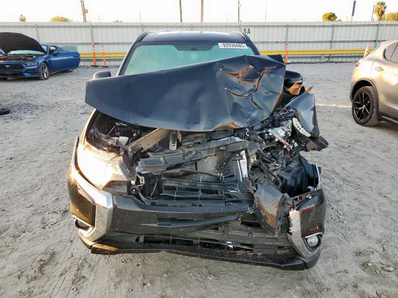 JA4AZ3A33JZ020237 - 2018 MITSUBISHI OUTLANDER SE BLACK photo 5