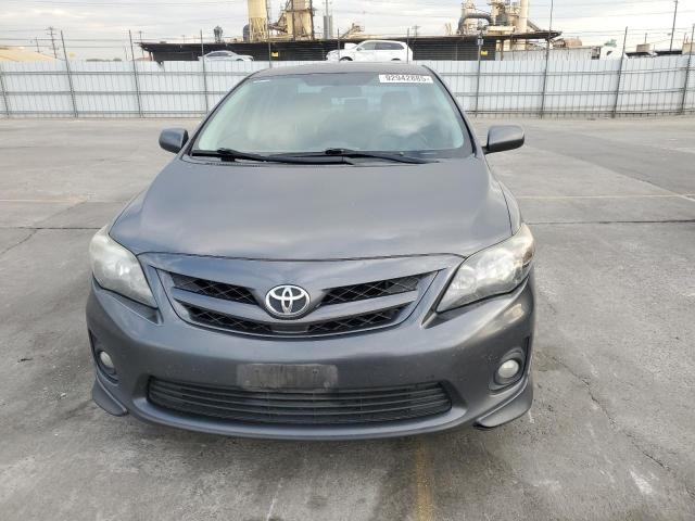 2T1BU4EE4CC897133 - 2012 TOYOTA COROLLA BASE Графитовый фото 5