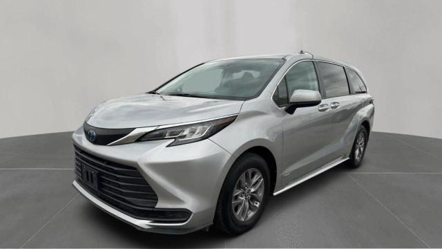 5TDKSKFC4MS036339 - 2021 TOYOTA SIENNA LE SILVER photo 2