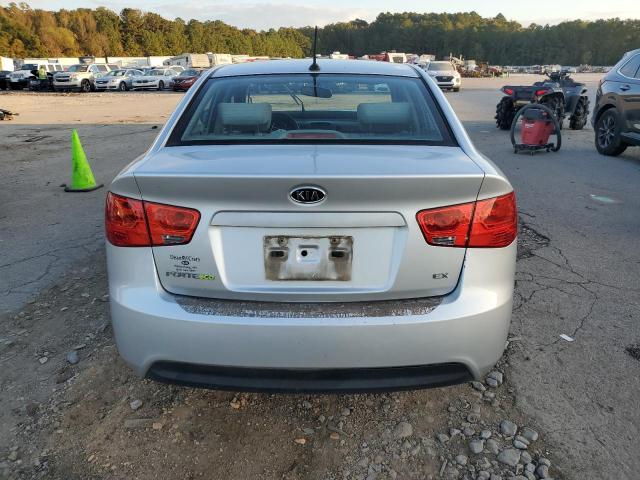 KNAFU4A28B5391634 - 2011 KIA FORTE EX SILVER photo 6