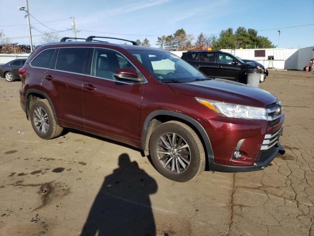 5TDJZRFH2JS814726 - 2018 TOYOTA HIGHLANDER SE Бордовий фото 4