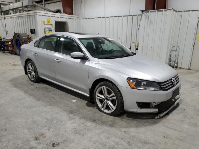 1VWBV7A36FC068397 - 2015 VOLKSWAGEN PASSAT SE 银色 照片 4