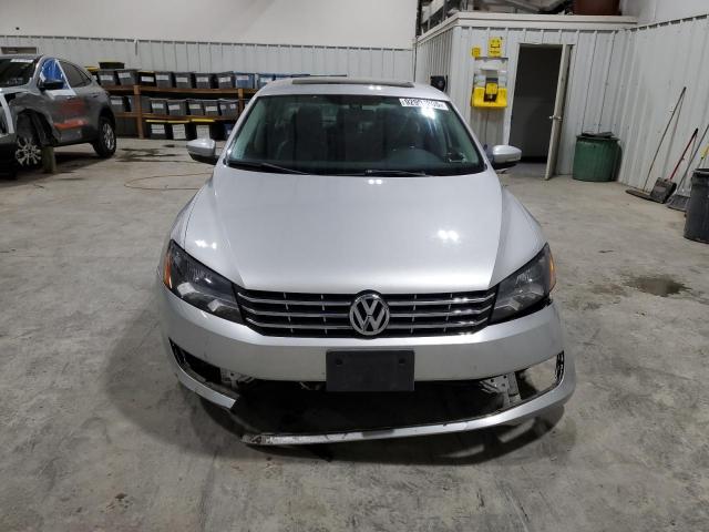 1VWBV7A36FC068397 - 2015 VOLKSWAGEN PASSAT SE 银色 照片 5