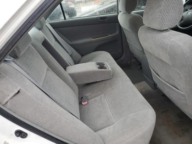 JTDBE32K220136952 - 2002 TOYOTA CAMRY LE WHITE photo 10