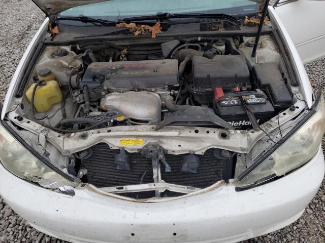 JTDBE32K220136952 - 2002 TOYOTA CAMRY LE WHITE photo 11
