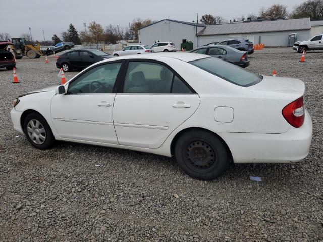 JTDBE32K220136952 - 2002 TOYOTA CAMRY LE WHITE photo 2