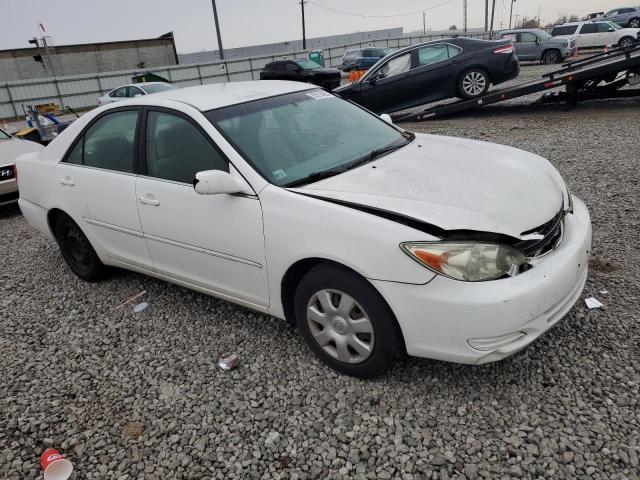 JTDBE32K220136952 - 2002 TOYOTA CAMRY LE WHITE photo 4