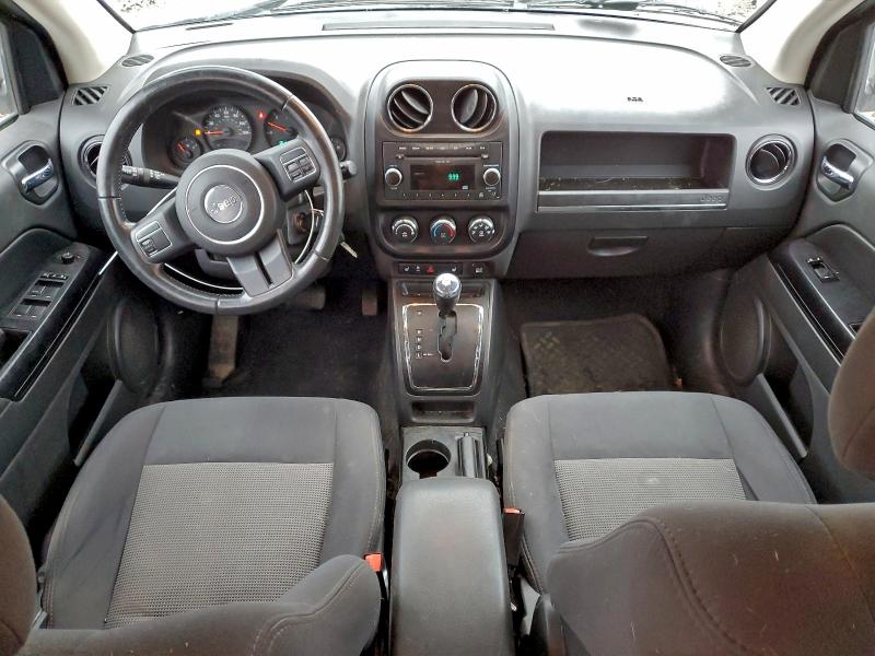 1J4NF1FB2BD164410 - 2011 JEEP COMPASS SPORT Weiß Foto 8