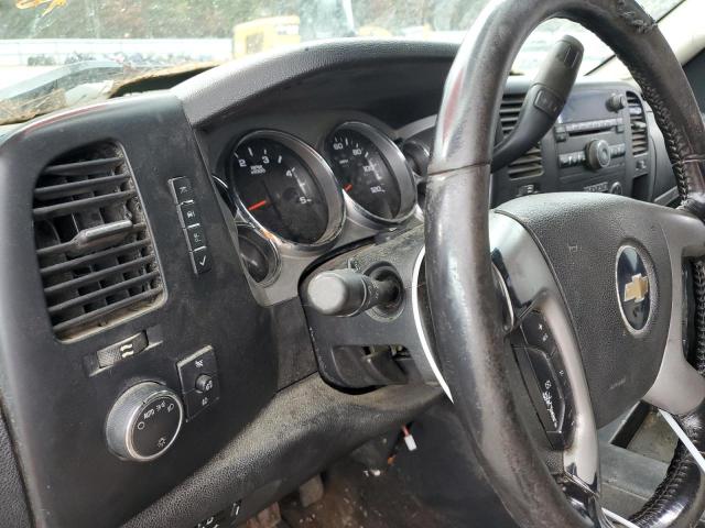 1GCHK23678F105040 - 2008 CHEVROLET SILVERADO K2500 HEAVY DUTY WHITE photo 9