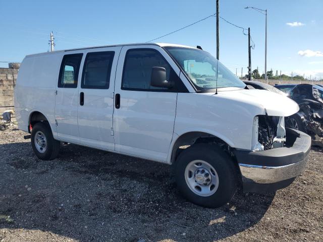 1GCWGAFP0S1161803 - 2025 CHEVROLET EXPRESS G2 WHITE photo 4