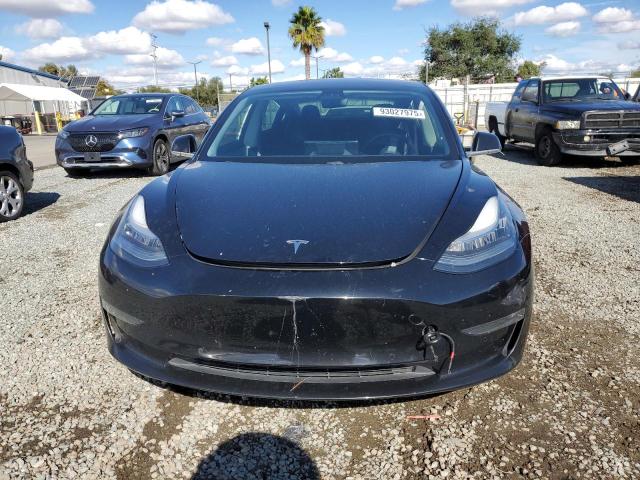 5YJ3E1EA4JF172301 - 2018 TESLA MODEL 3 Czarny zdjęcie 5