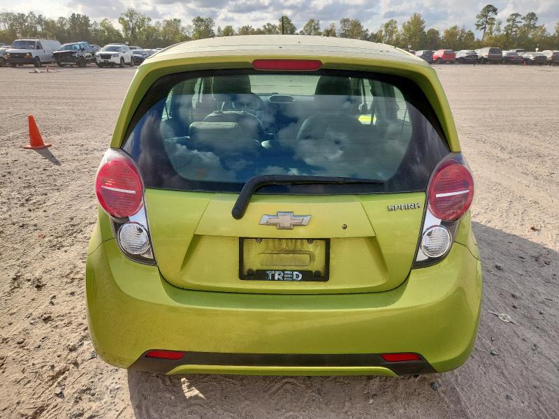 KL8CD6S95DC500586 - 2013 CHEVROLET SPARK 1LT 绿色 照片 6