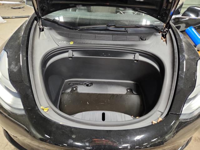 5YJ3E1EB3JF156132 - 2018 TESLA MODEL 3 Սև լուսանկար 11