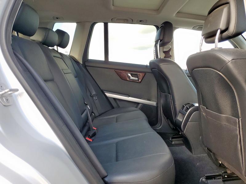 WDCGG5GB5BF568821 - 2011 MERCEDES-BENZ GLK 350 SILVER photo 11