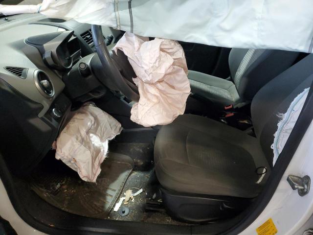 1G1JA6SH1E4227875 - 2014 CHEVROLET SONIC LS WHITE photo 7