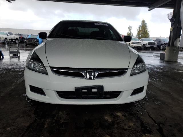 1HGCM56146A025289 - 2006 HONDA ACCORD VALUE WHITE photo 5