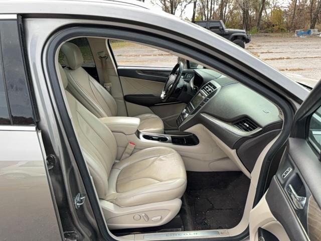 5LMCJ3D90HUL69989 - 2017 LINCOLN MKC RESERVE Braun Foto 5