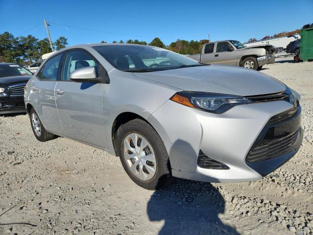 5YFBURHE1JP835923 - 2018 TOYOTA COROLLA L Gümüş foto 4