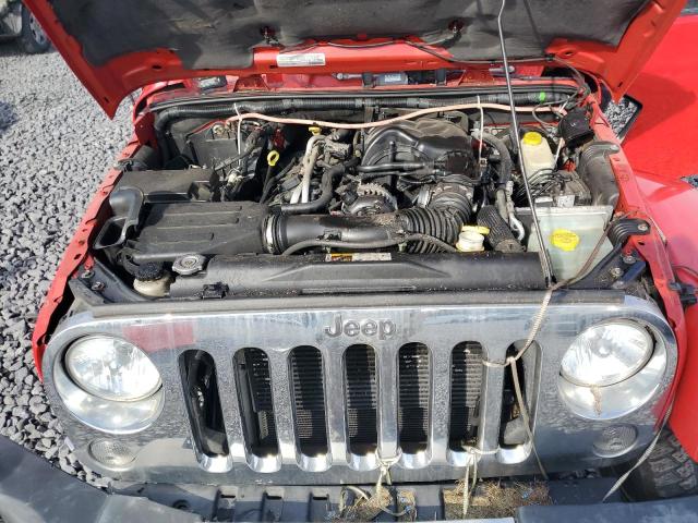1C4HJWEG7FL556659 - 2015 JEEP WRANGLER U SAHARA Rot Foto 12