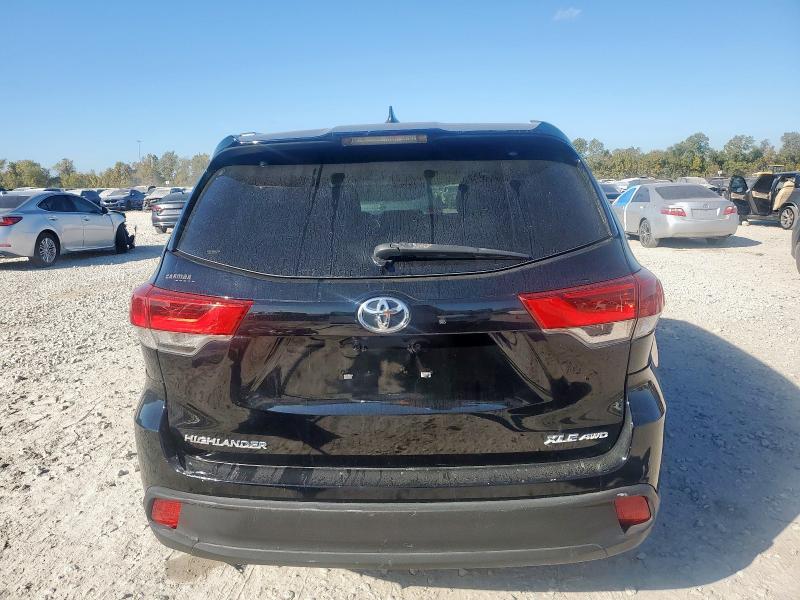 5TDJZRFH0JS882572 - 2018 TOYOTA HIGHLANDER SE Սև լուսանկար 6