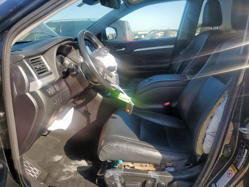 5TDJZRFH0JS882572 - 2018 TOYOTA HIGHLANDER SE Սև լուսանկար 7