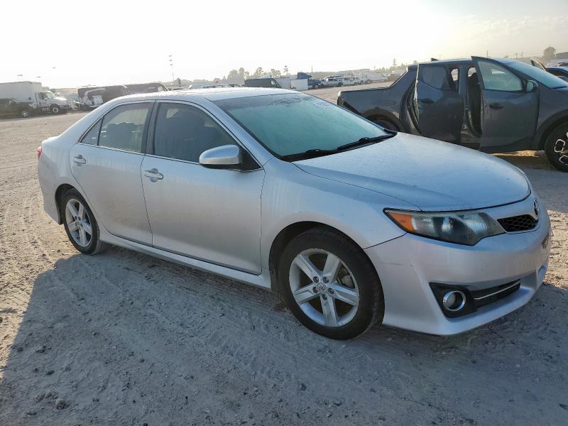 4T1BF1FKXCU117115 - 2012 TOYOTA CAMRY BASE 银色 照片 4